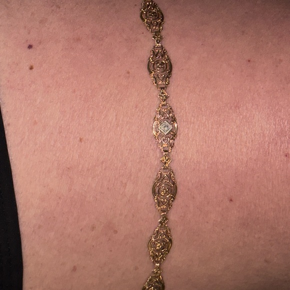 Vintage art deco bracelet with scroll work and diamond chip 9k - Picture 2 of 4